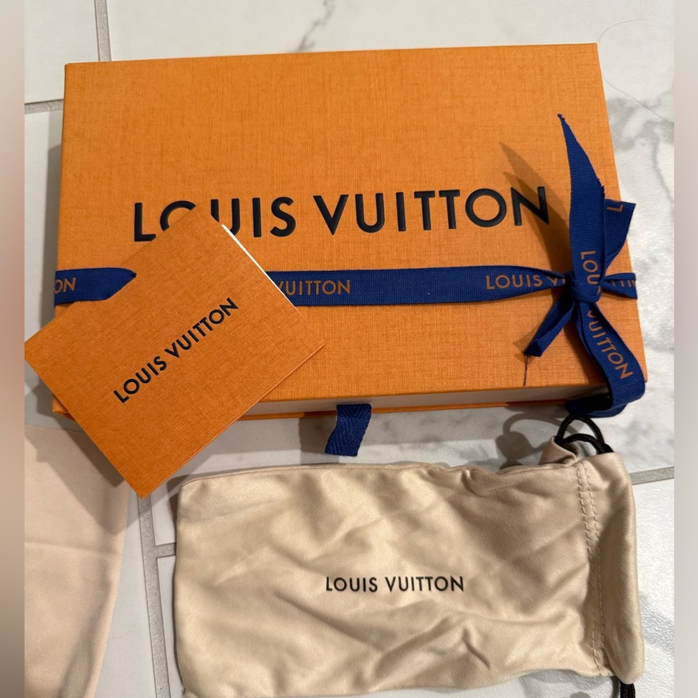 Louis Vuitton Black Matte Acetate Frame Charlotte Sunglasses - Z0781W - Picture 2 of 8